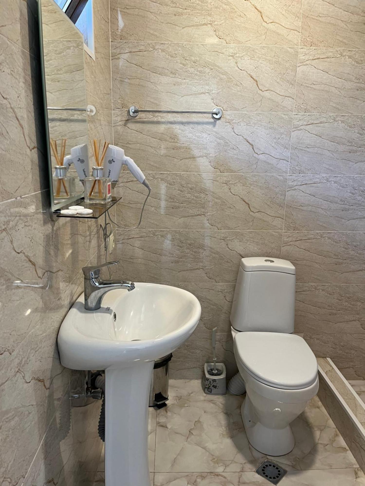 Soso Burduli'S Guesthouse Kazbegi Eksteriør bilde