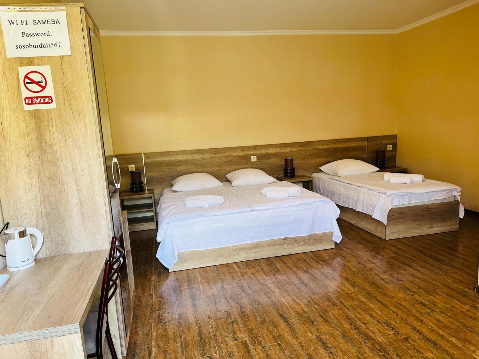 Soso Burduli'S Guesthouse Kazbegi Eksteriør bilde