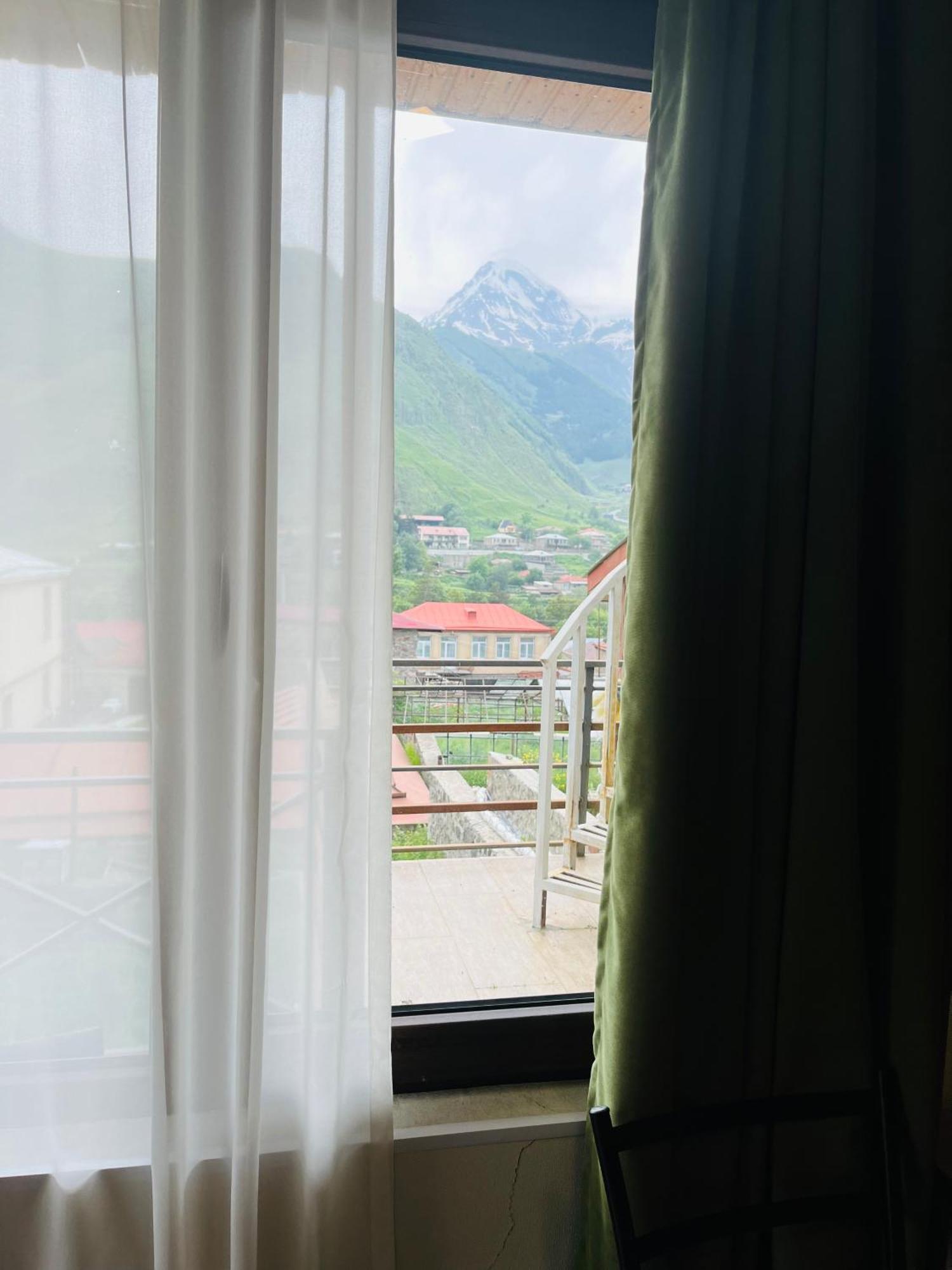 Soso Burduli'S Guesthouse Kazbegi Eksteriør bilde