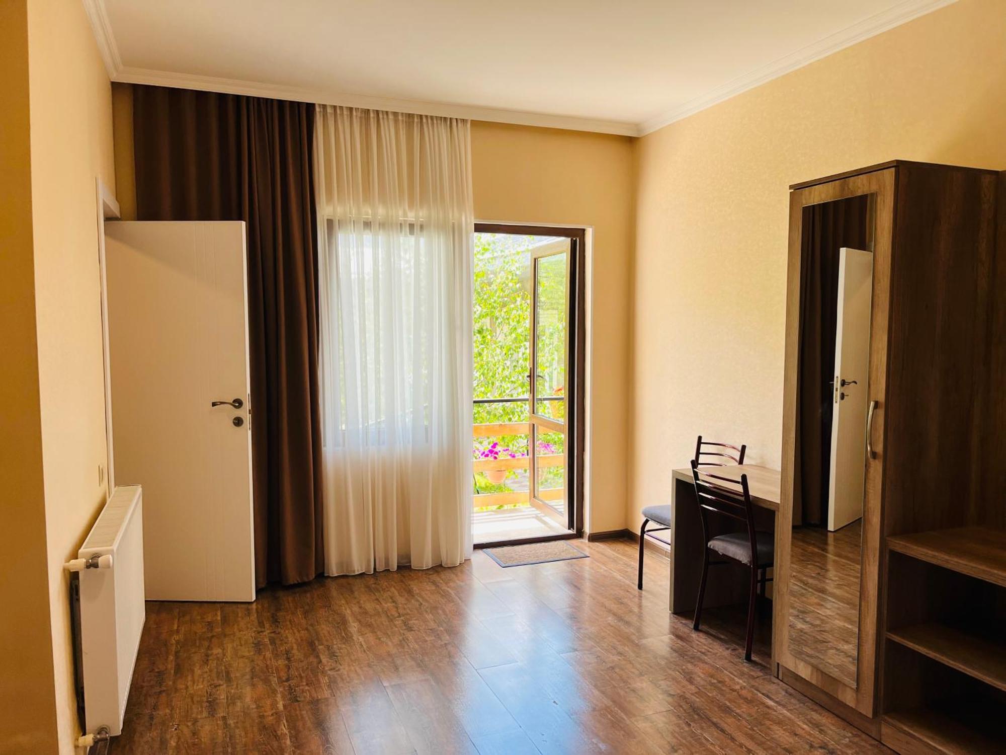 Soso Burduli'S Guesthouse Kazbegi Eksteriør bilde