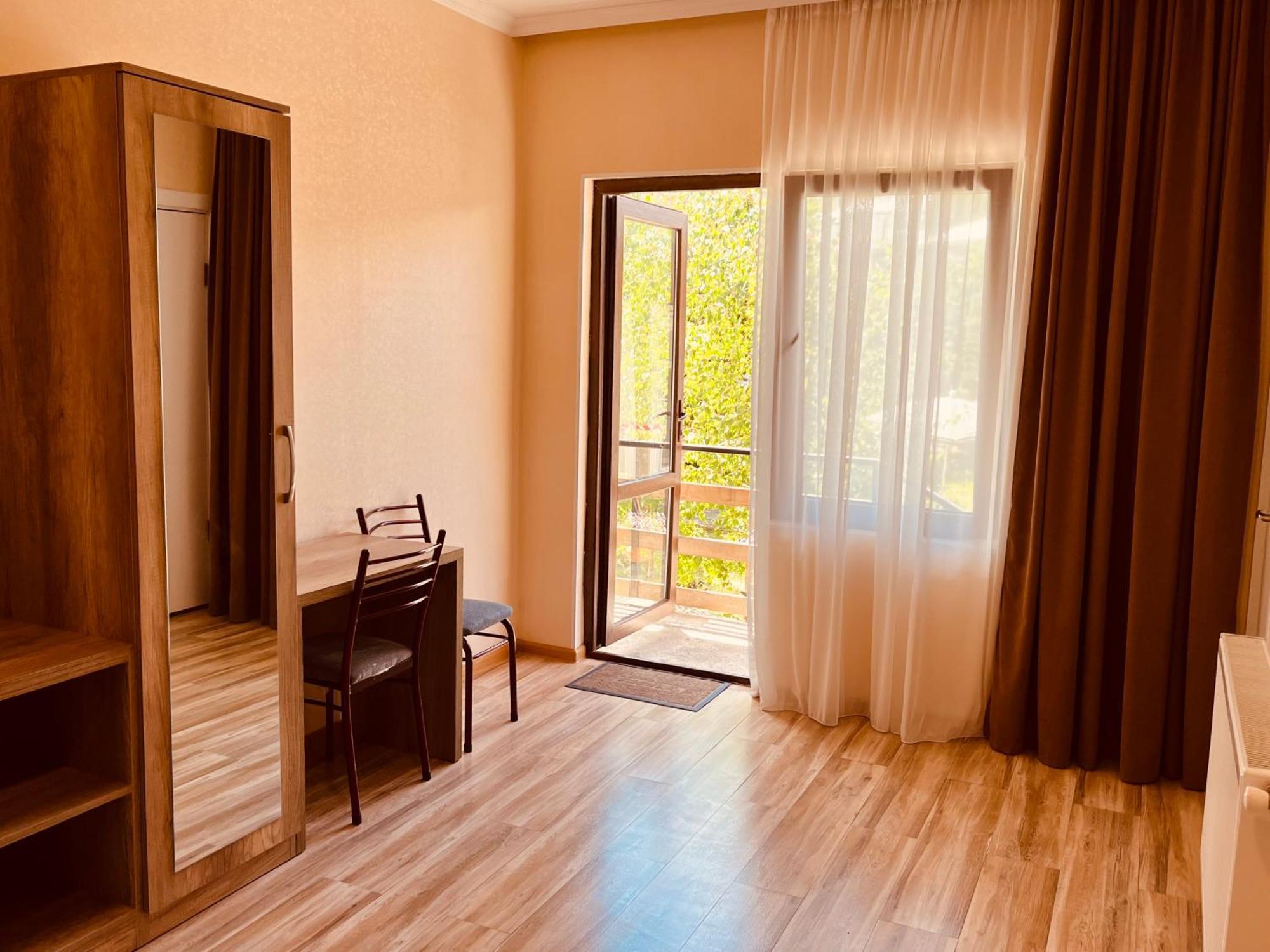 Soso Burduli'S Guesthouse Kazbegi Eksteriør bilde