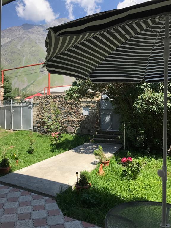 Soso Burduli'S Guesthouse Kazbegi Eksteriør bilde
